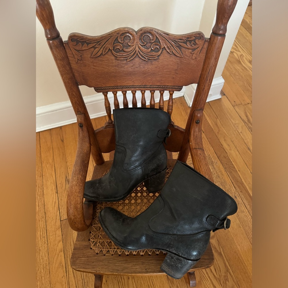 Frye Lucinda black leather womens bootie